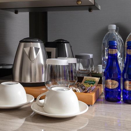 Bentley Hotel Old City-Special Class Istanbulská provincie Exteriér fotografie Bottled water in a hotel room